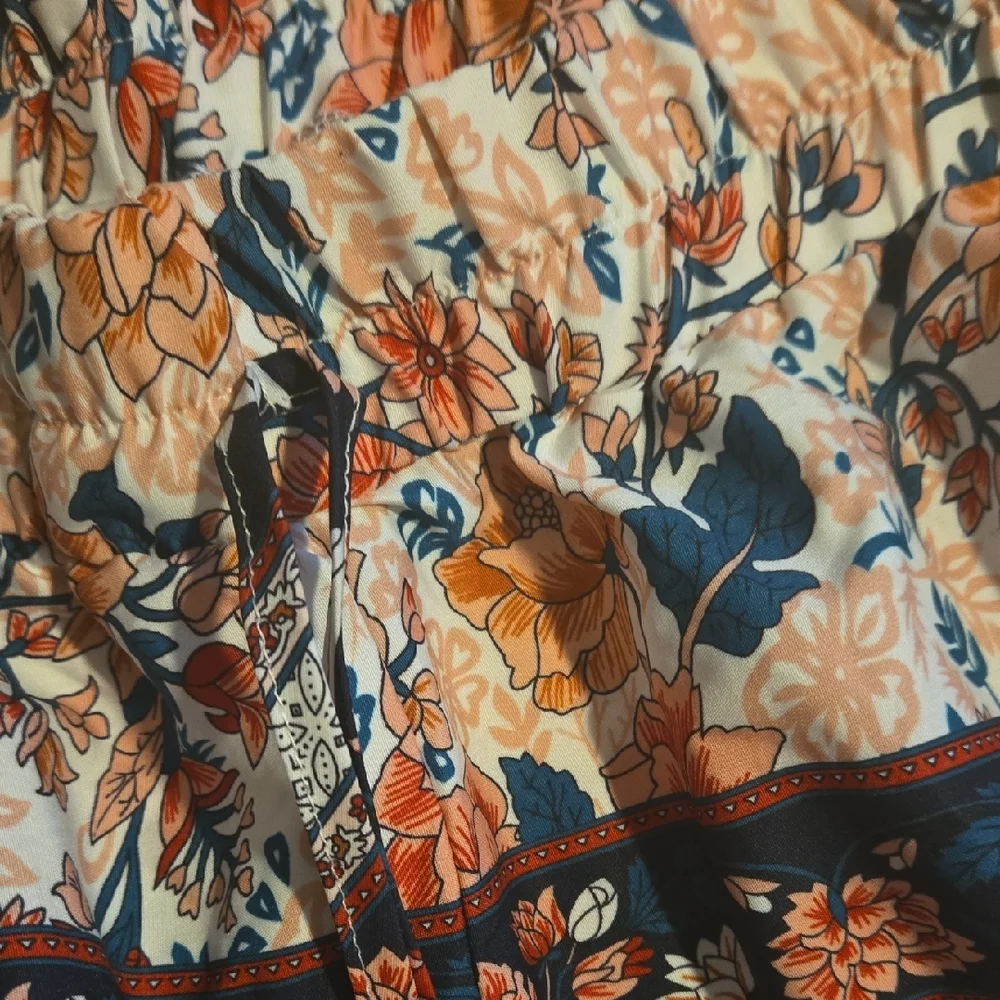 Floral Patterned Women's Shorts Size 3x - Picture 2 of 3